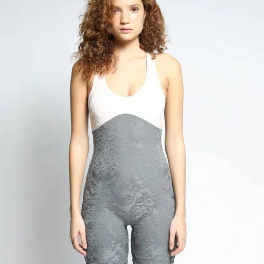 Twenty Montreal Canyon Strata Bodysuit Romper Shapewear Activewear XL NWT